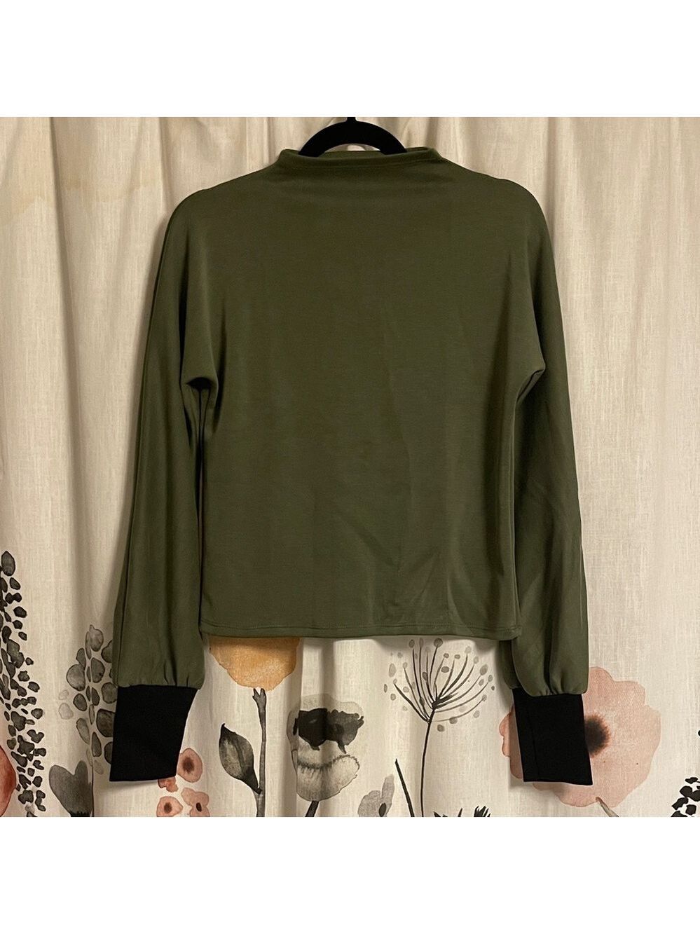 NWT Olivvi Long Sleeve Olive Top Size Medium